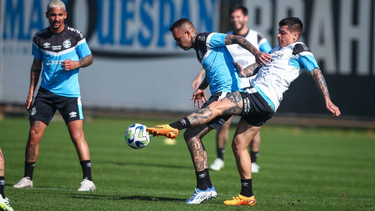 Treino do Grêmio Luan e Iturbe