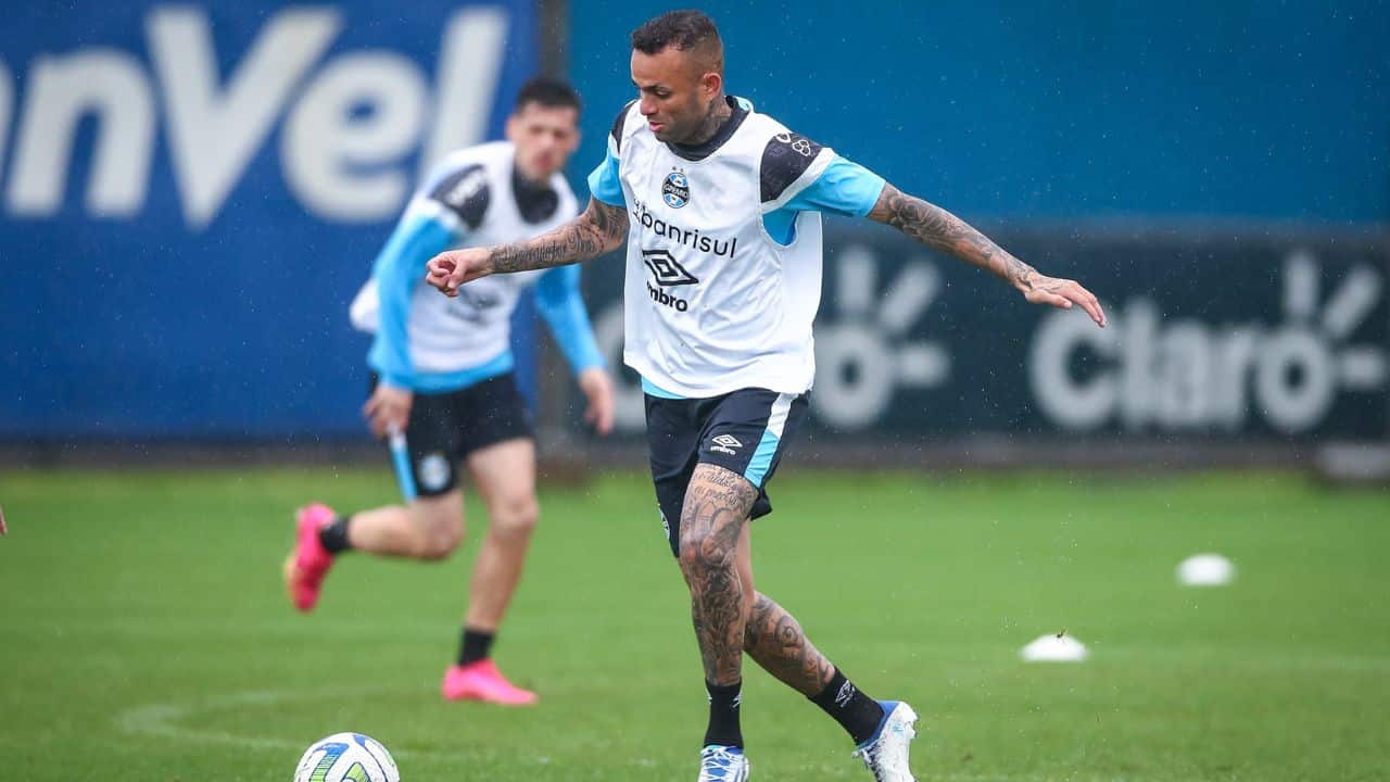 Luan treinando no Grêmio