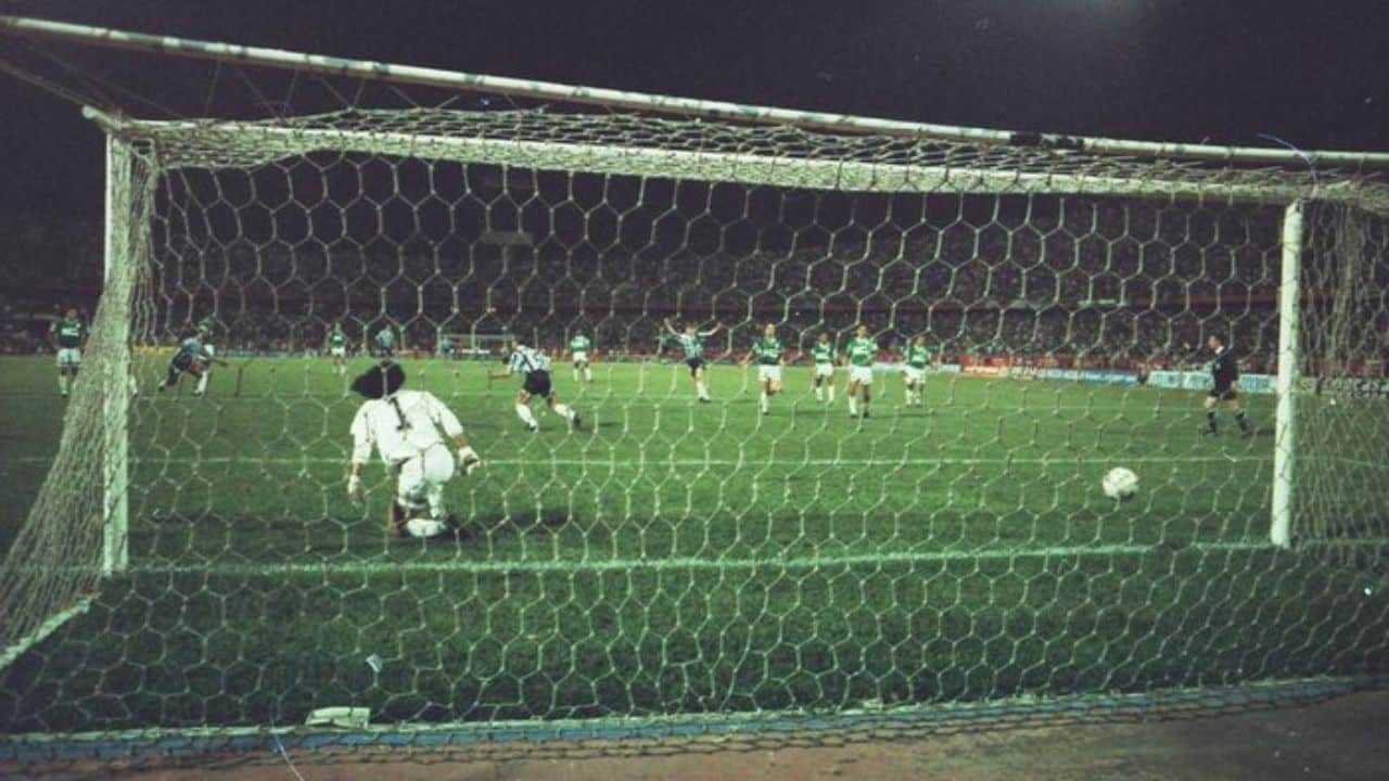 Perfil oficial da Libertadores exalta gol HISTÓRICO do Grêmio 1995