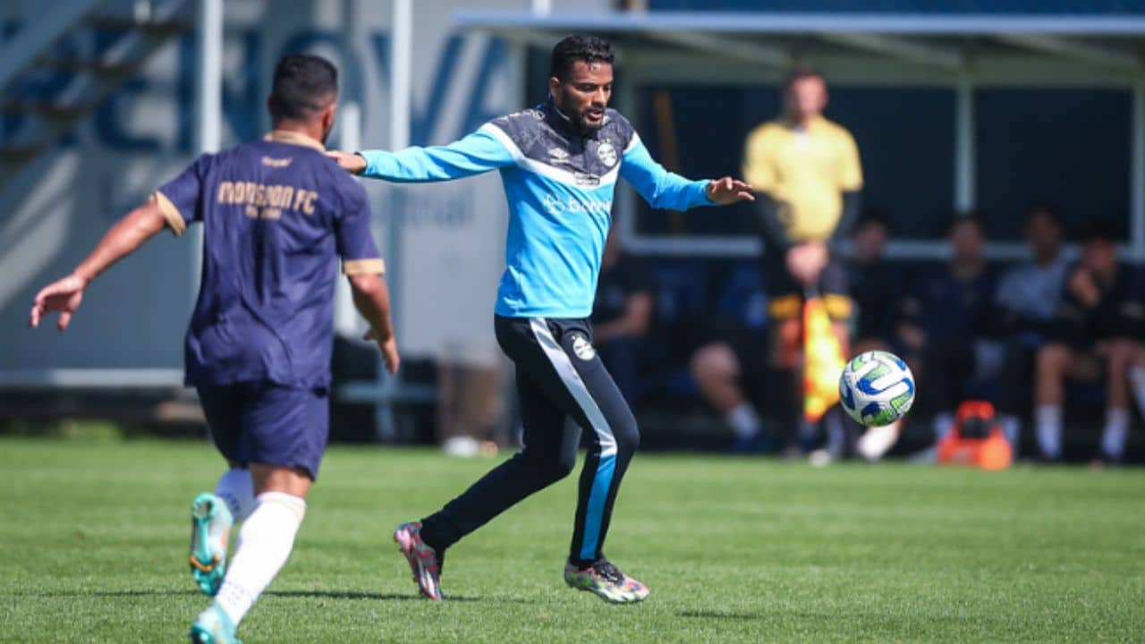 Renato esboça time titular