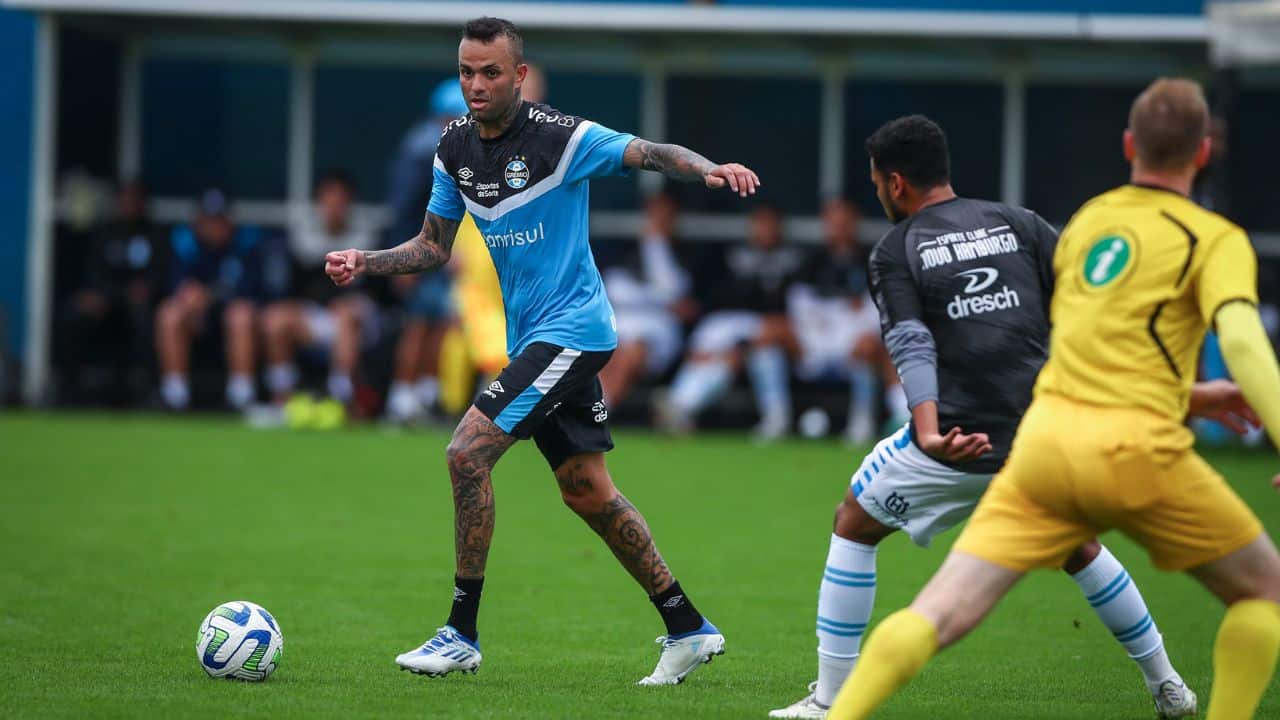 Luan treinando no Grêmio