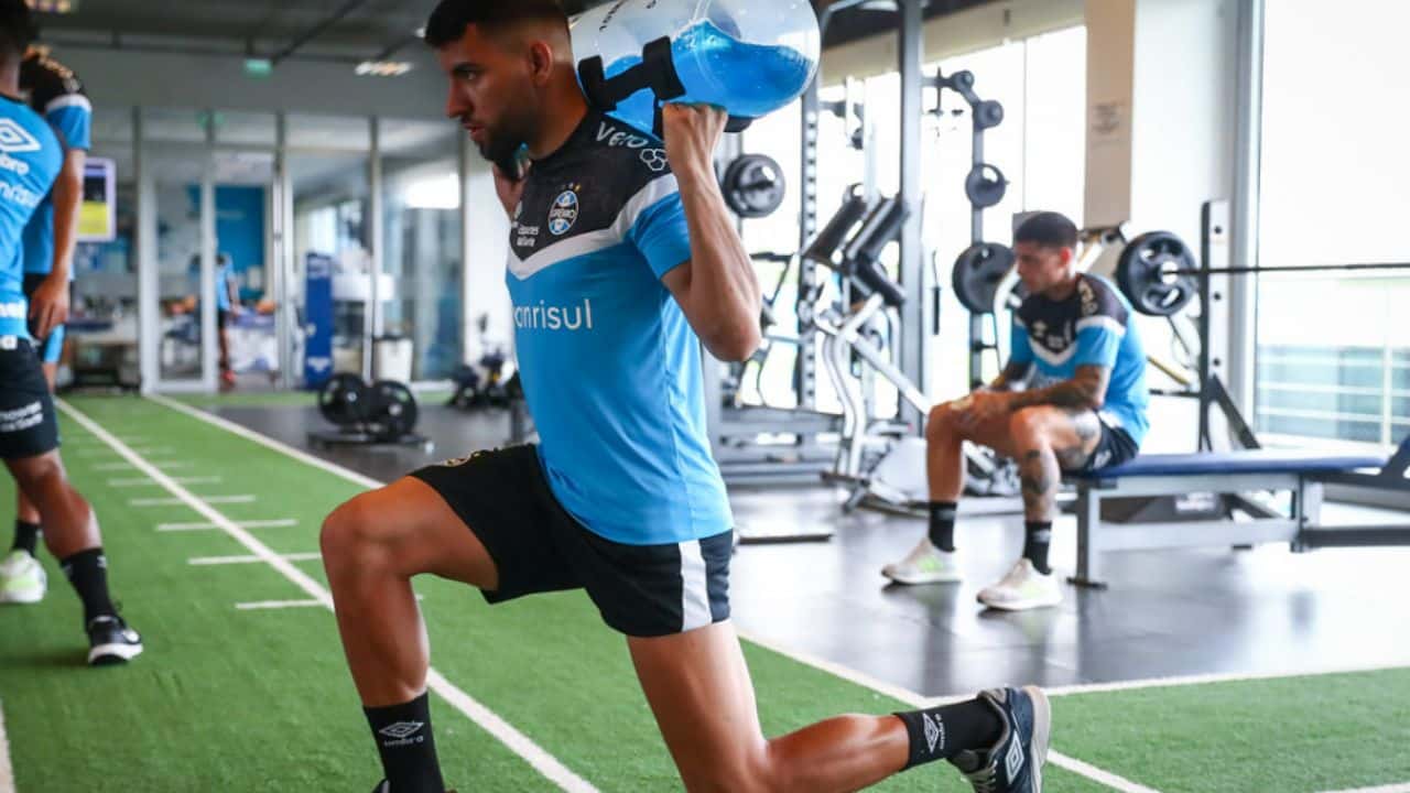 Elenco do Grêmio se reapresenta após vitória