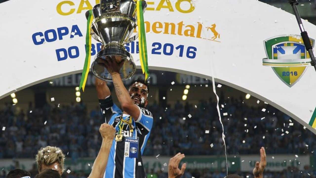 Grêmio parabeniza um dos maiores ídolos de sua história recente