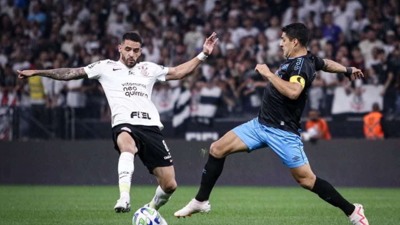 Santos arranca empate do Corinthians com pênalti nos acréscimos