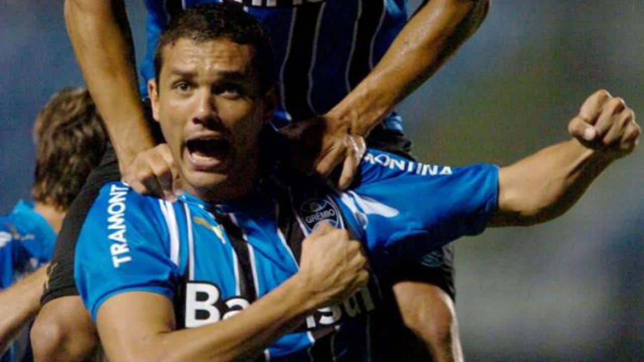 Há 16 anos, Grêmio de Mano Menezes vencia o Santos