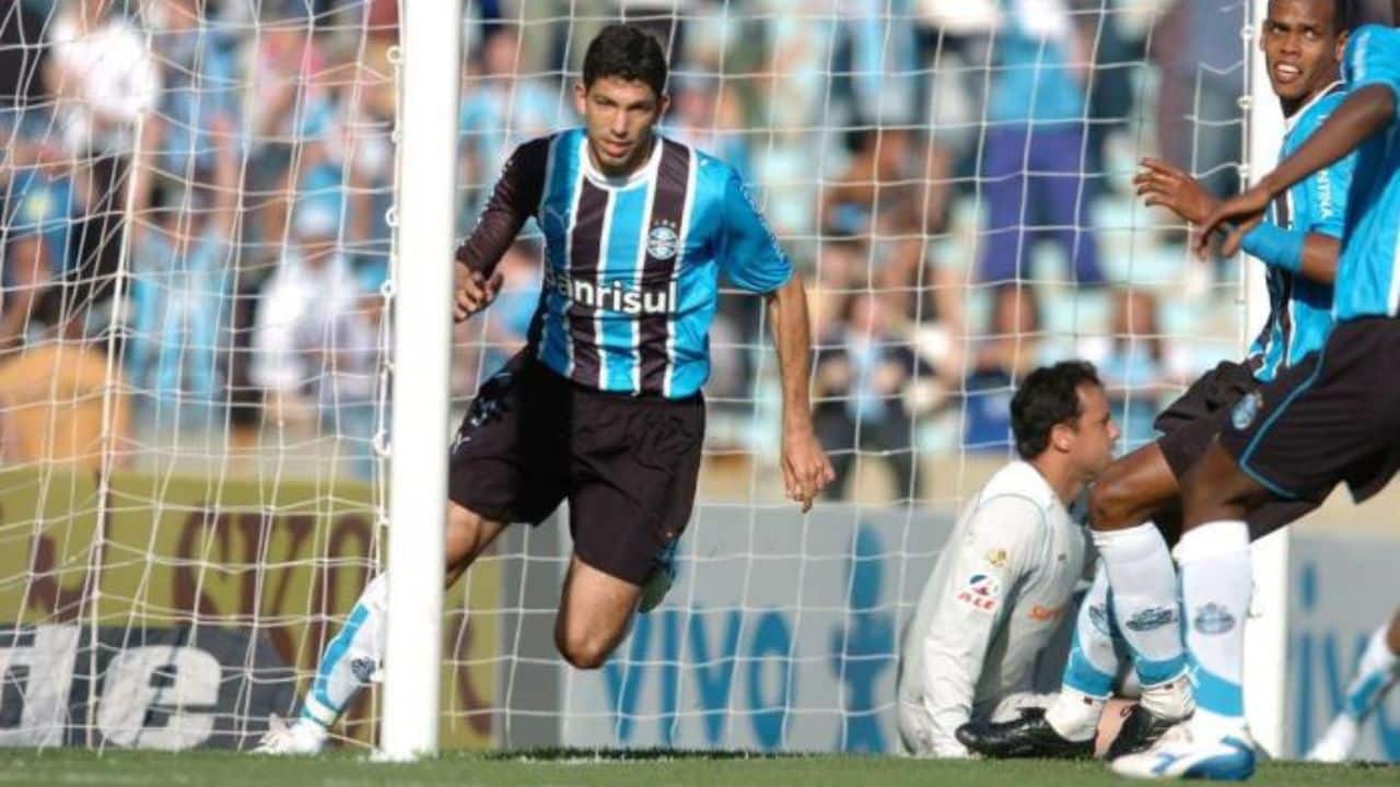 portaldogremista.com.br ha 17 anos o gremio aplicou um chocolate no botafogo com direito a hat trick sensacional gremio x botafogo brasileirao