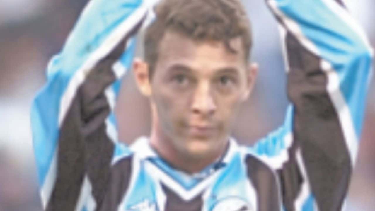 Leandro Amaral - Grêmio x Coritiba - Campeonato Brasileiro 2001