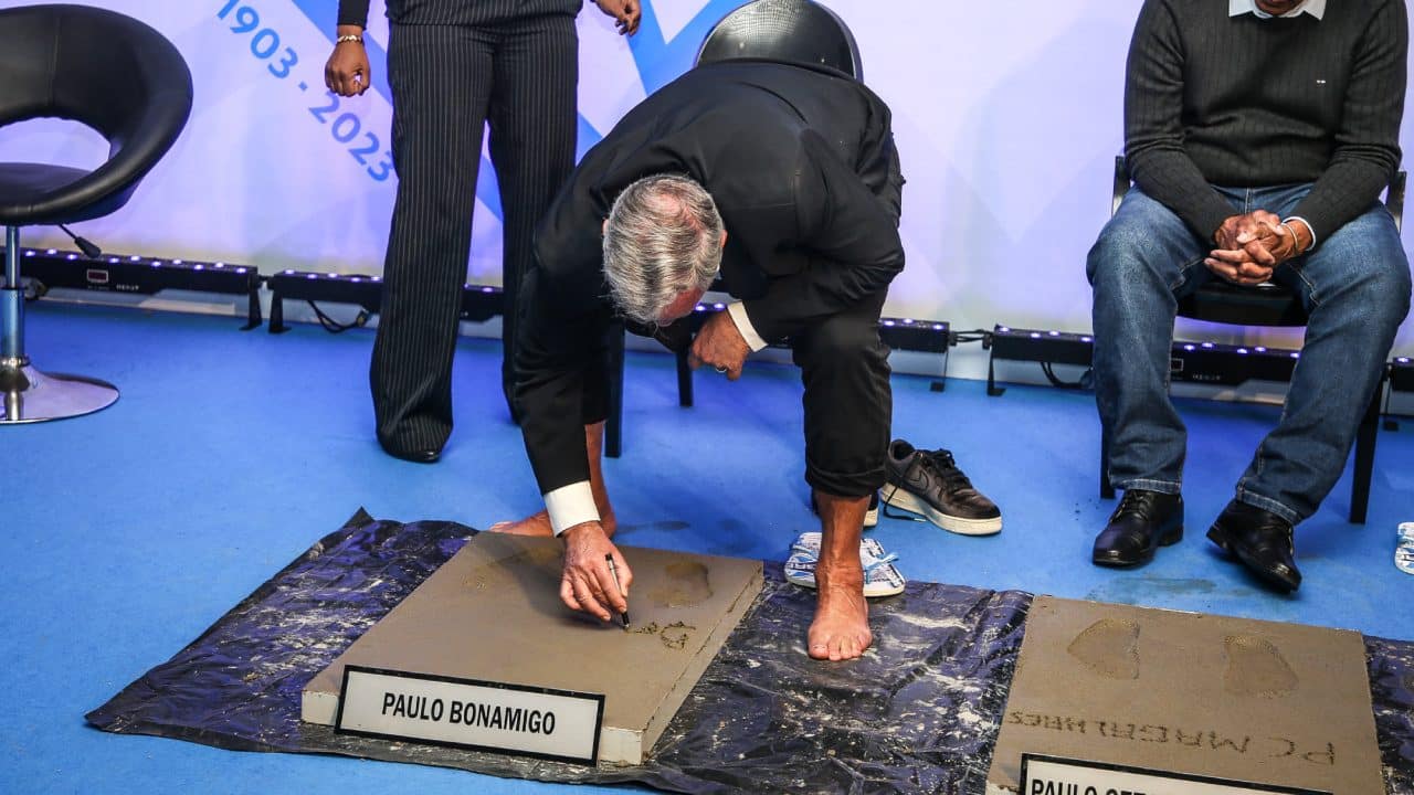 portaldogremista.com.br idolo do gremio homenageado na calcada da fama do clube completa aniversario hoje gremio paulo bonamigo