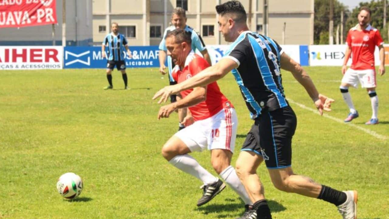 Lendas do Grêmio participam de GreNal solidário