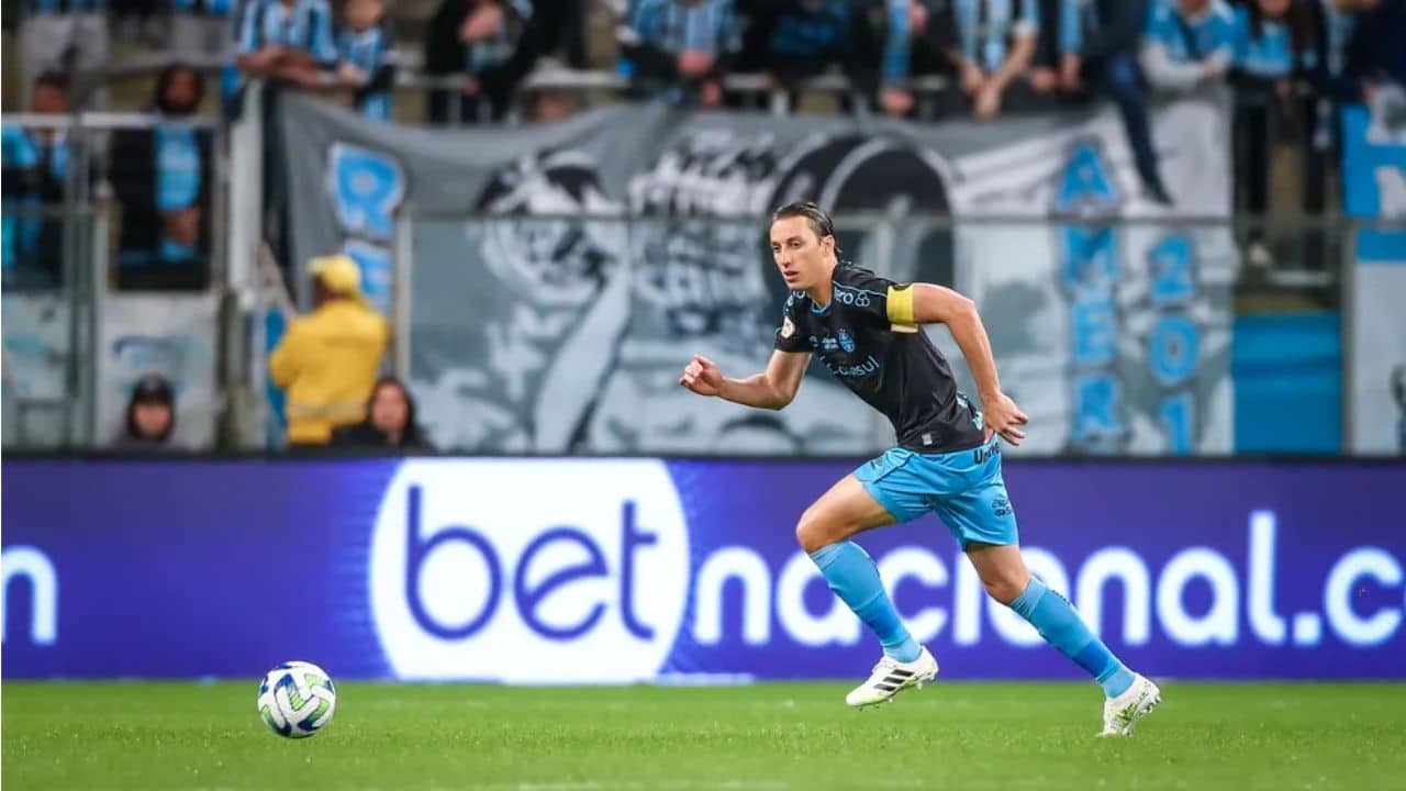 Preço de camisa do Grêmio comemorativa revolta a torcida