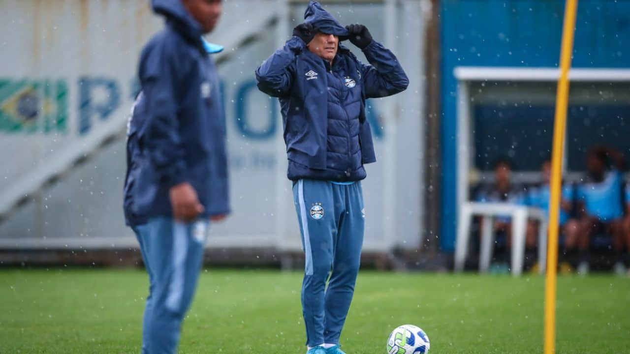 Renato surpreende e sobe jovens do sub-17 do Grêmio; veja