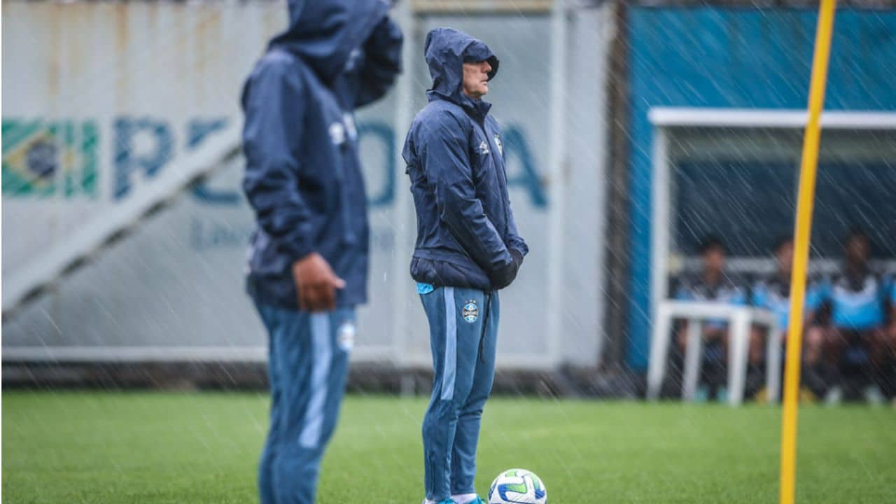 Renato testou jogador improvisado na time titular do Grêmio