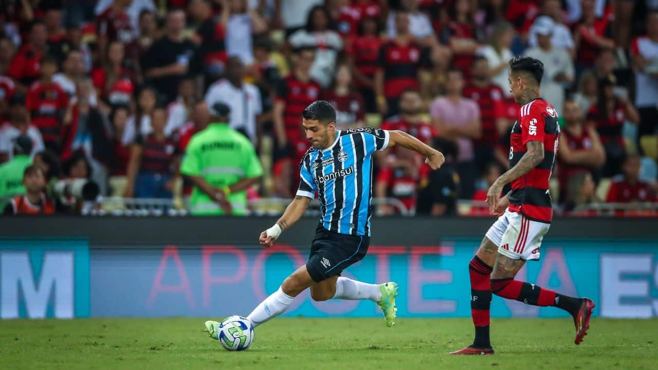 Flamengo x Grêmio pressionado