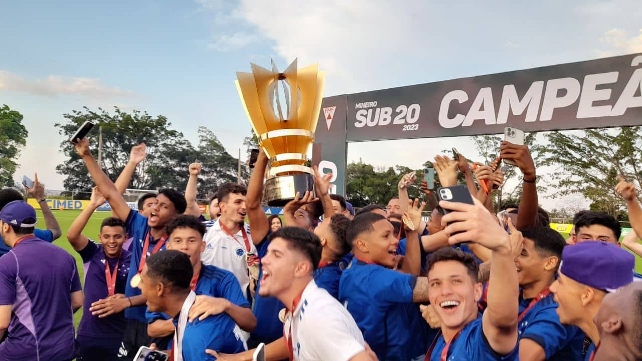 Cruzeiro Campeão Mineiro antes de enfrentar o Grêmio na Copa do Brasil Sub-20