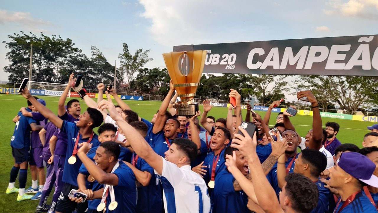 Cruzeiro Campeão Mineiro antes de enfrentar o Grêmio na Copa do Brasil Sub-20