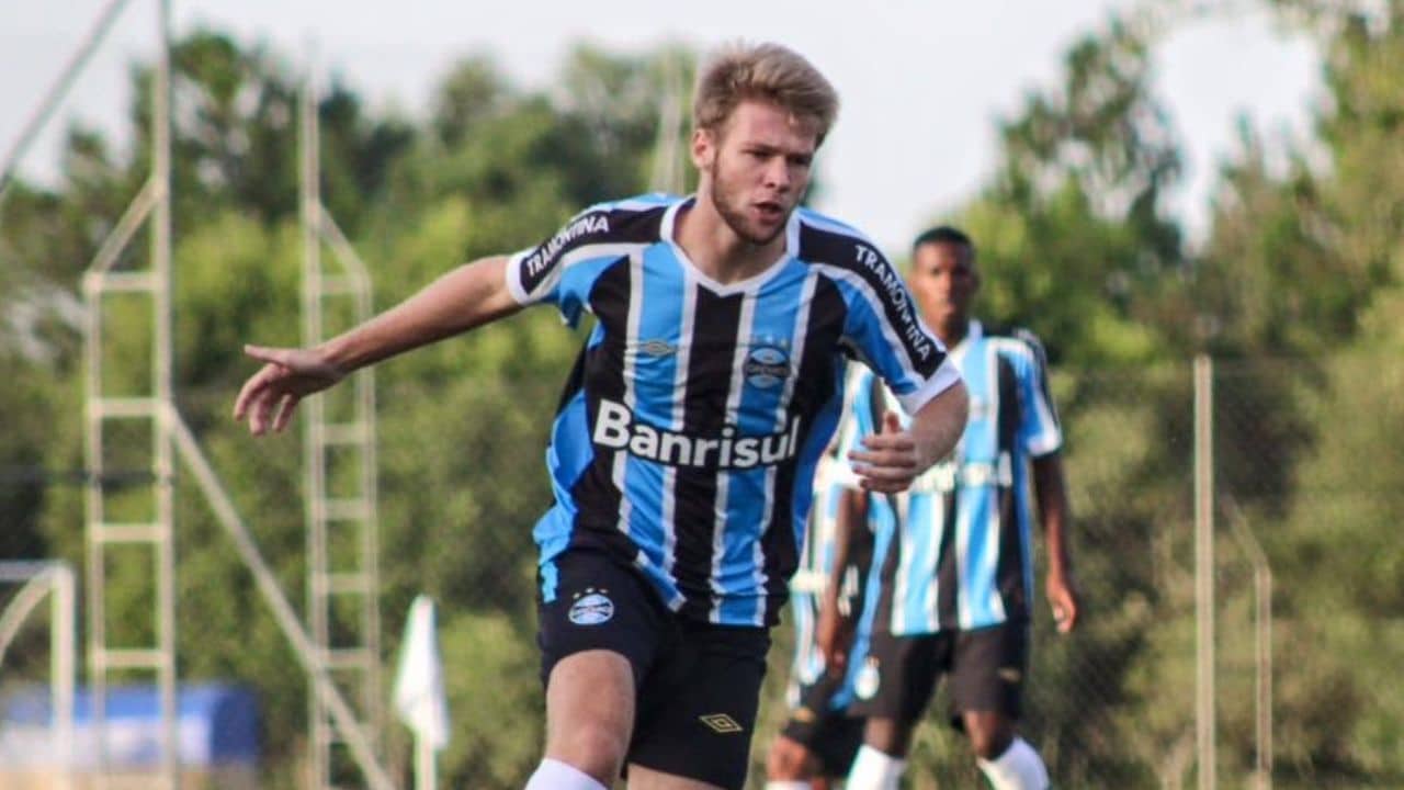 Atacante revelado pelo Grêmio só perde para Messi em camisas vendidas nos  EUA