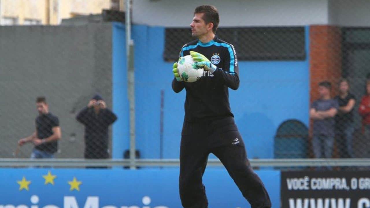 Goleiro Victor Grêmio