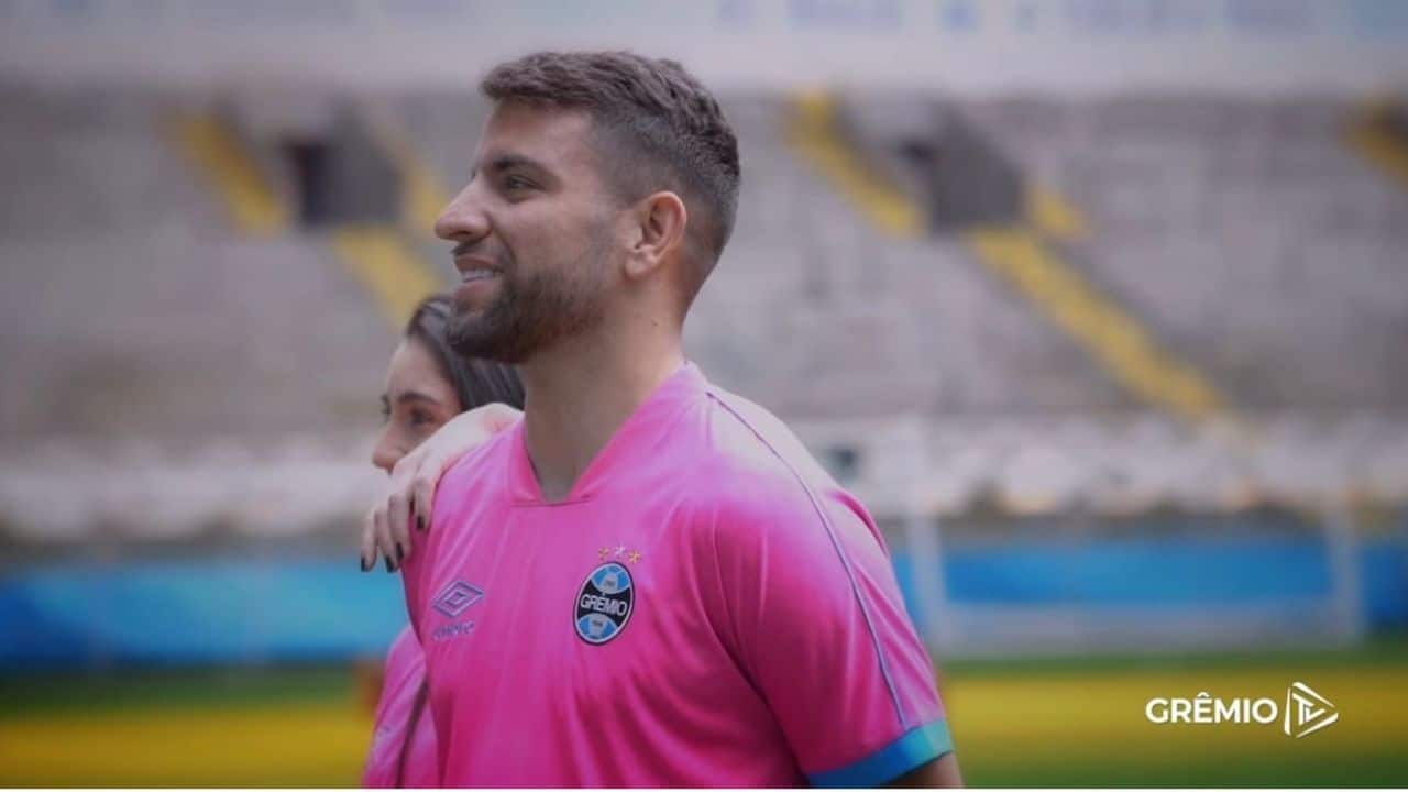 Grêmio lança camisa para outubro rosa 