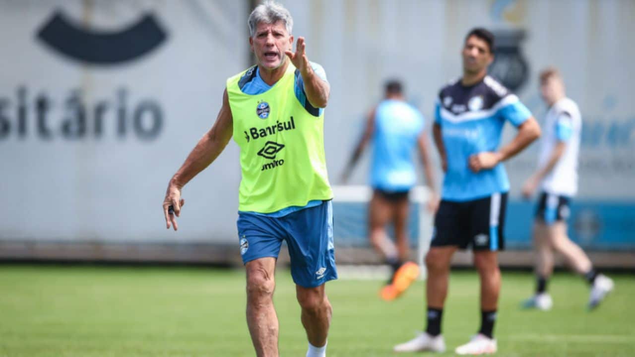 Renato - finaliza treinos do Grêmio - para enfrentar o América-MG