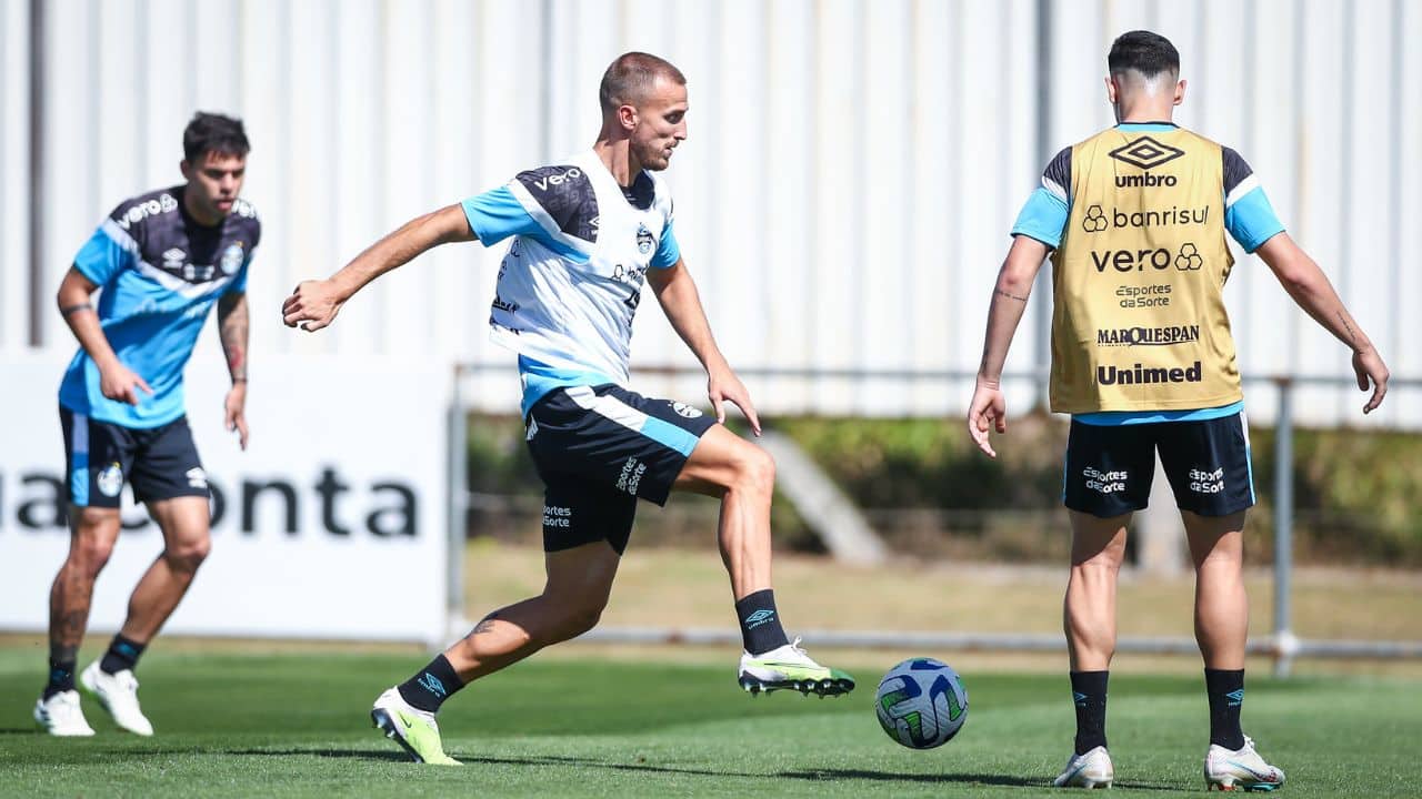 Renato fazendo mudanças no Grêmio 