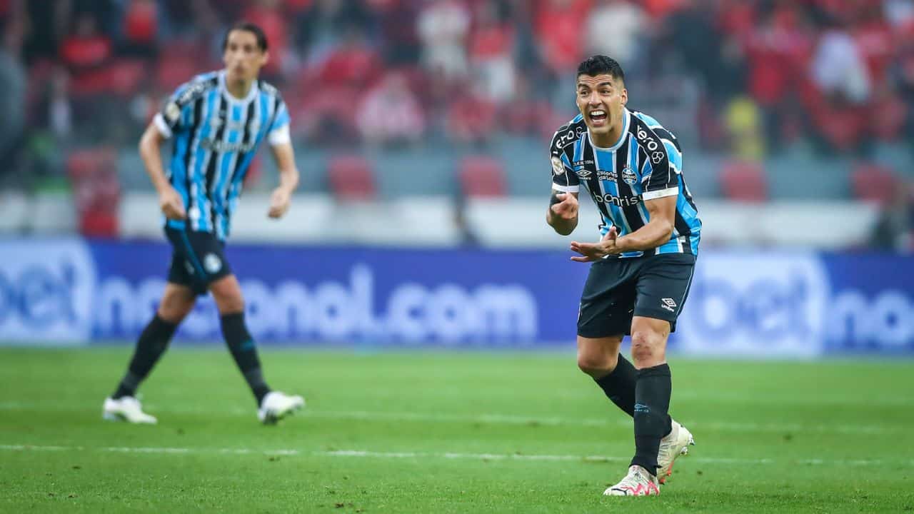 Luis Suárez Grêmio desempenho GreNal