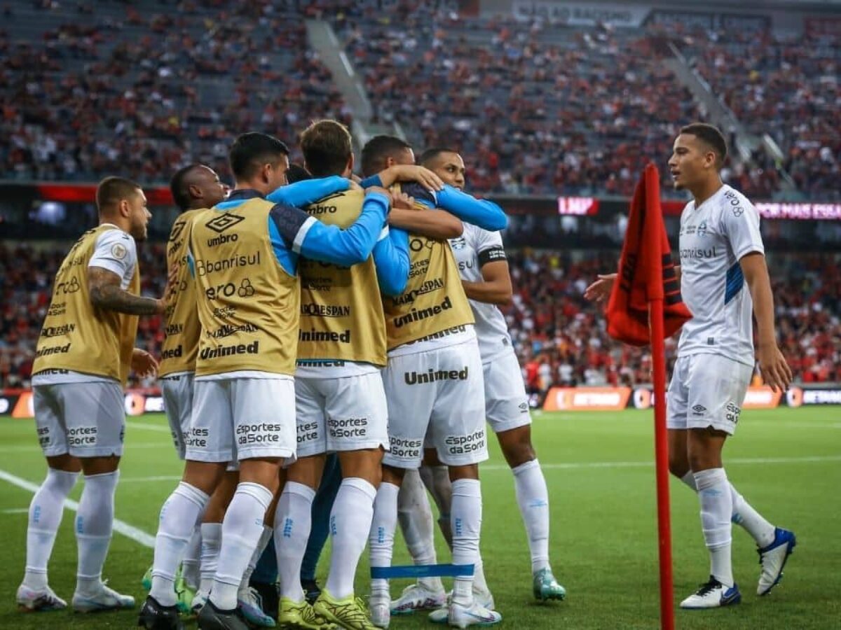 Wesley Carvalho bate o martelo e define Athletico-PR para enfrentar o Grêmio