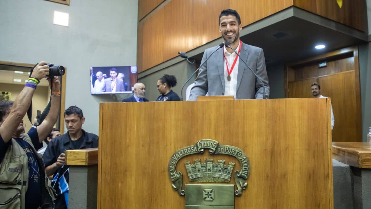 Suárez do Grêmio homenageado