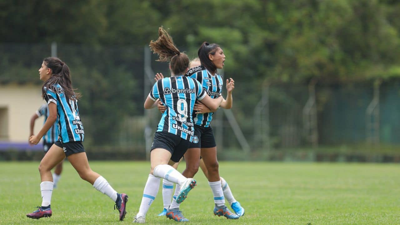 Grêmio goleia de forma arrasadora e segue invicto pelo Brasileirão Feminino Sub-17