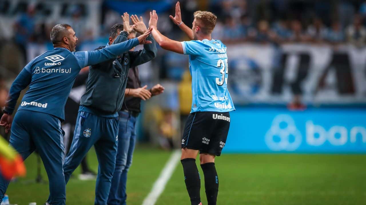 portaldogremista.com.br jornalista bate o martelo e crava nome ideal para meio campo do gremio contra o atletico mg ronald gremio