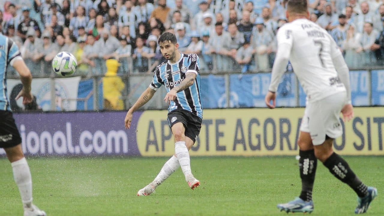 Os números de Villasanti - com a camisa do Grêmio - vão te deixar de queixo caído