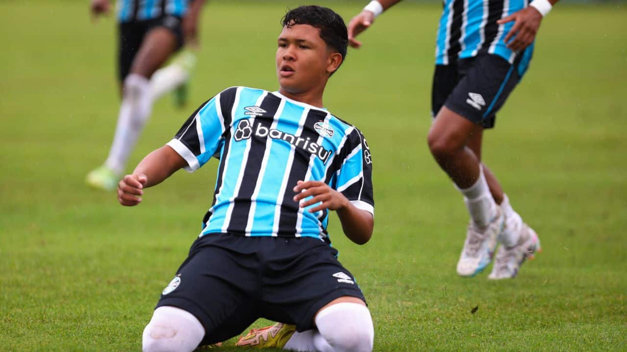 Sub-15 do Grêmio vence Sul-Brasileiro 