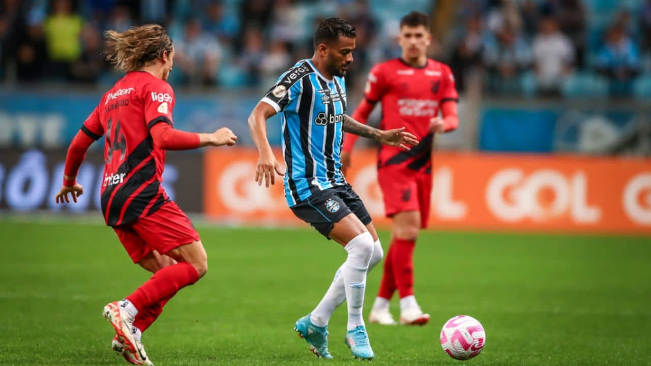 Reinaldo - pode não atuar mais pelo Grêmio - na temporada