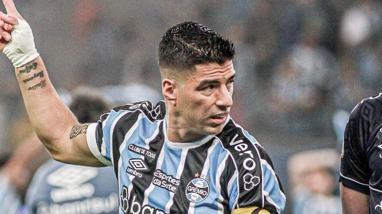 Com retorno de Suárez aos gramados, Grêmio treina de olho em partida diante  do Atlético-MG pelo Brasileiro