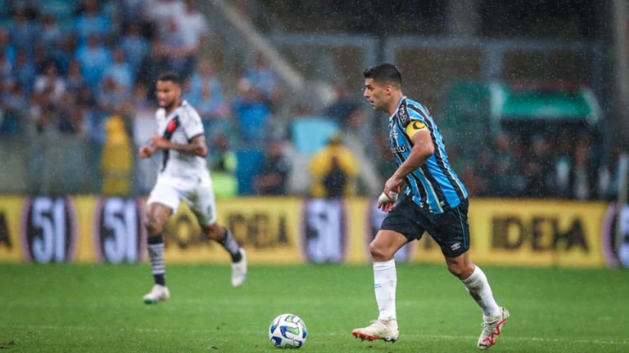 Colorado vai com camisa do Grêmio - em despedida de - Suárez