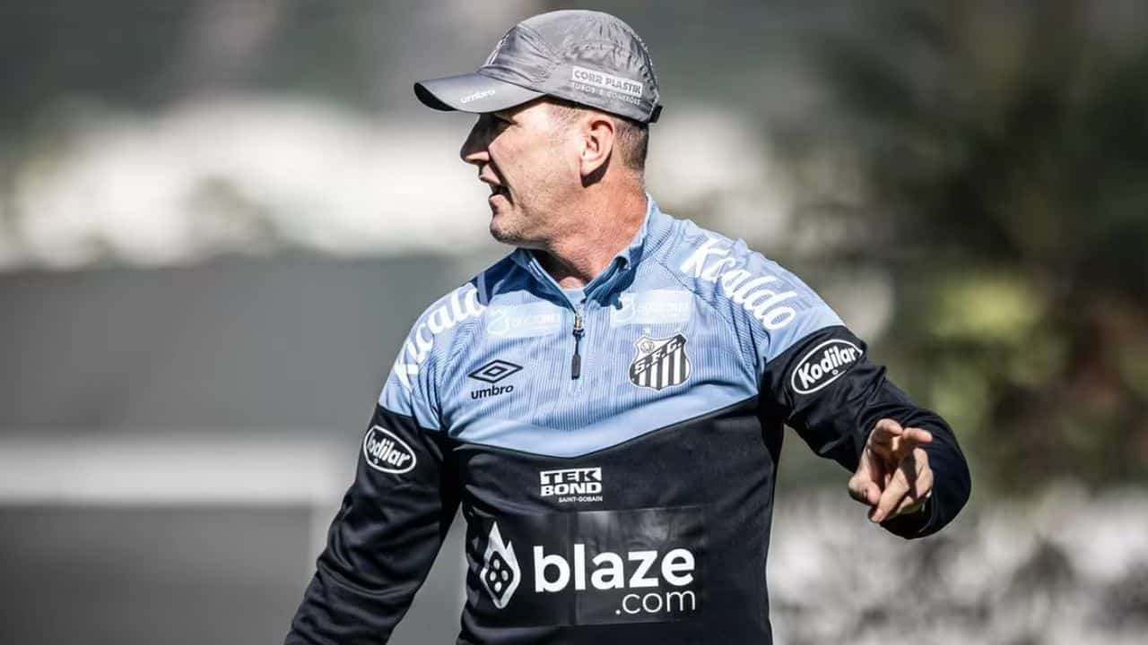 Paulo Turra ex-técnico do Santos