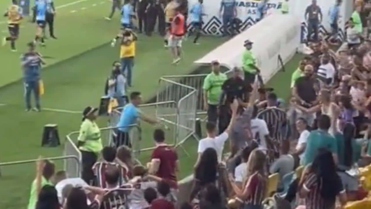 Torcedor sortudo - ganha camisa de Suárez - no Maracanã