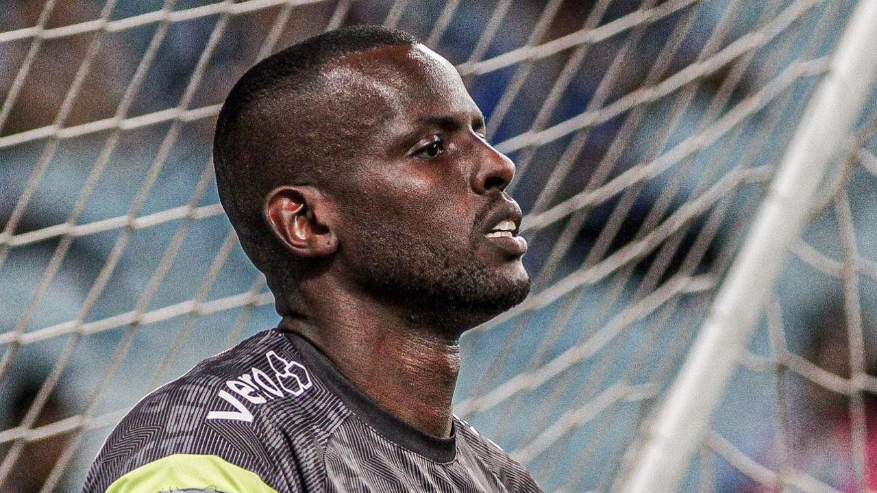 Goleiro Caíque pelo Grêmio