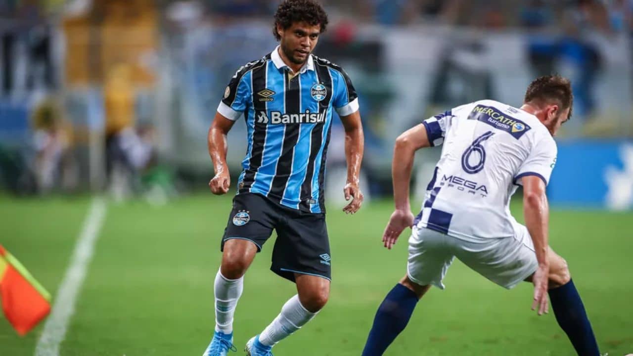 5 momentos de Victor Ferraz- no Grêmio - lateral contestado e aniversariante do dia