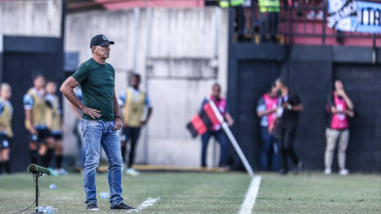 Dois jogadores do Grêmio - ainda não foram - preservados pelo Renato