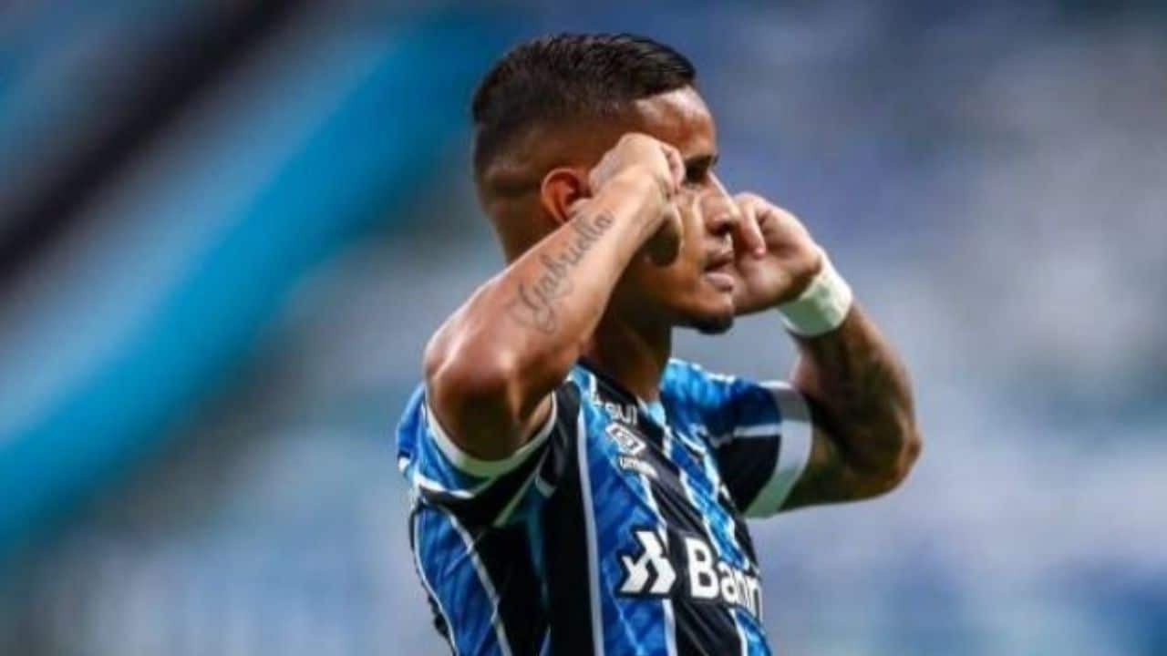 Há 3 anos - Grêmio arrancou empate - importante no Brasileirão