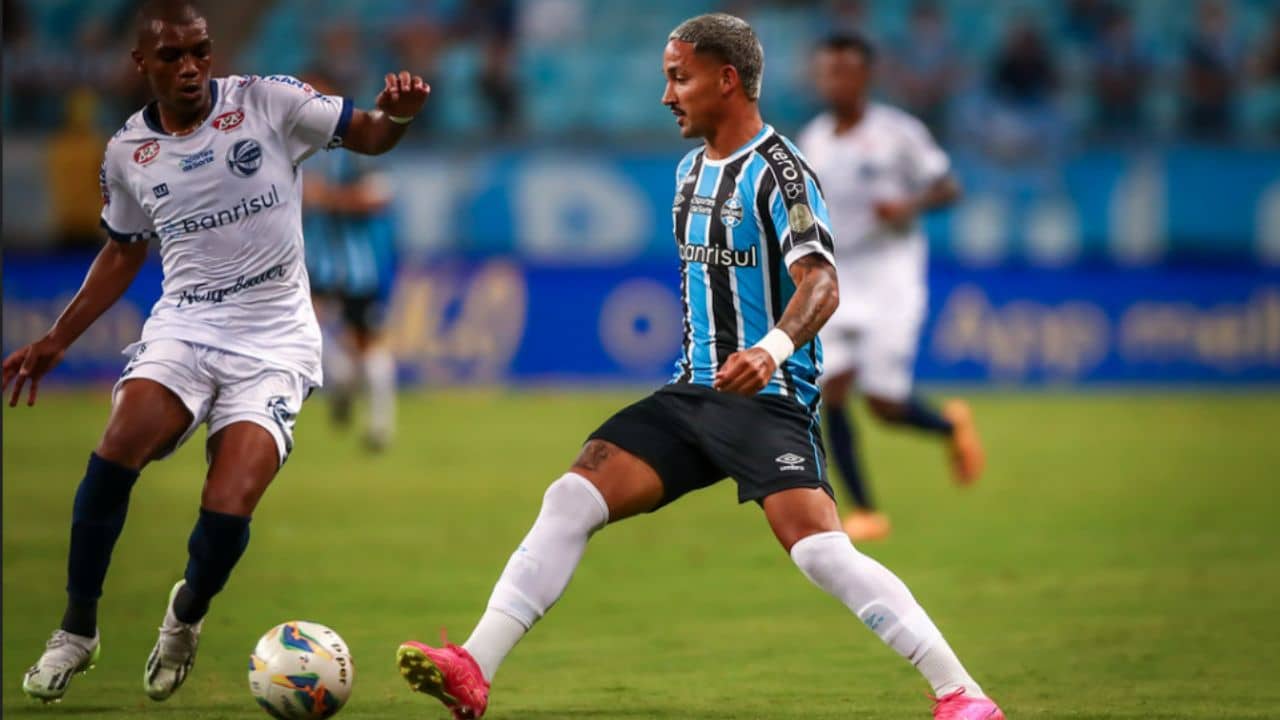 Jhonata Robert - choca a torcida do Grêmio - em post inesperado na web