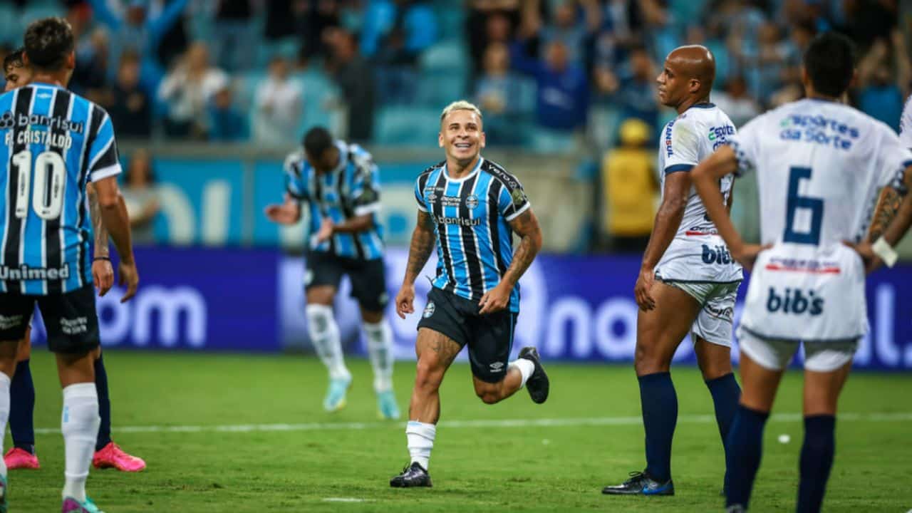 Torcedora do Grêmio pede - a camisa de Soteldo e manda - recado inusitado