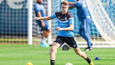 Lateral-direito Igor Serrote no treino do Grêmio