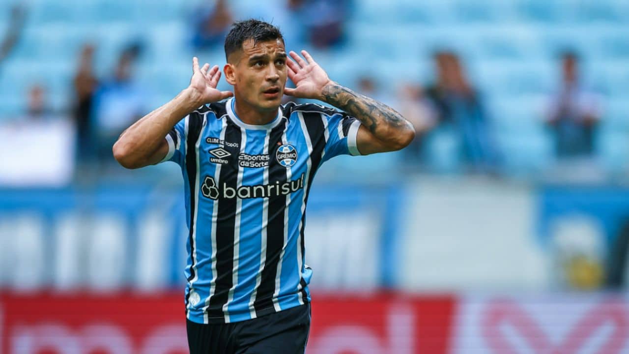 Renato não pode deixar Cristaldo no banco de reservas do Grêmio