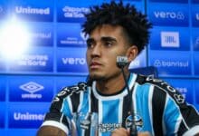 Du Queiroz traz grande relato em sua apresentação pelo Grêmio