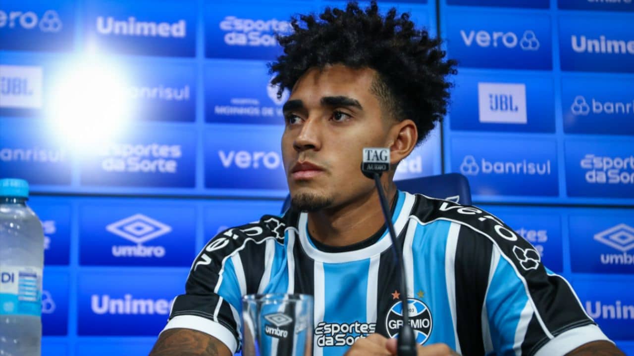 Du Queiroz traz grande relato em sua apresentação pelo Grêmio