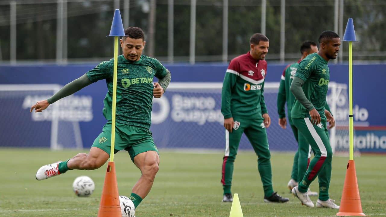 Ex-jogador do Grêmio inicia busca pelo primeiro título nacional no Brasil.