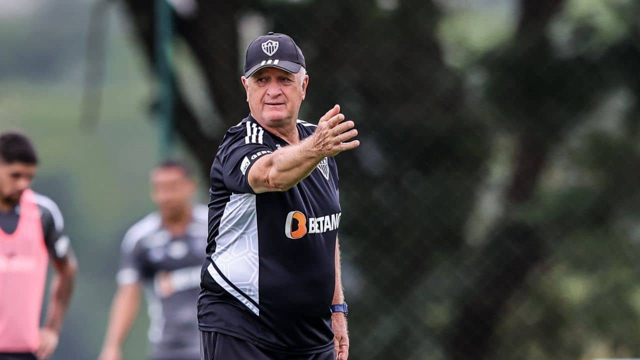 Atlético-MG busca substituto de Felipão antes de enfrentar Grêmio na Libertadores