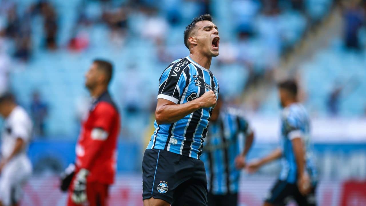 Possível problema de Grêmio com excesso de estrangeiros no elenco.