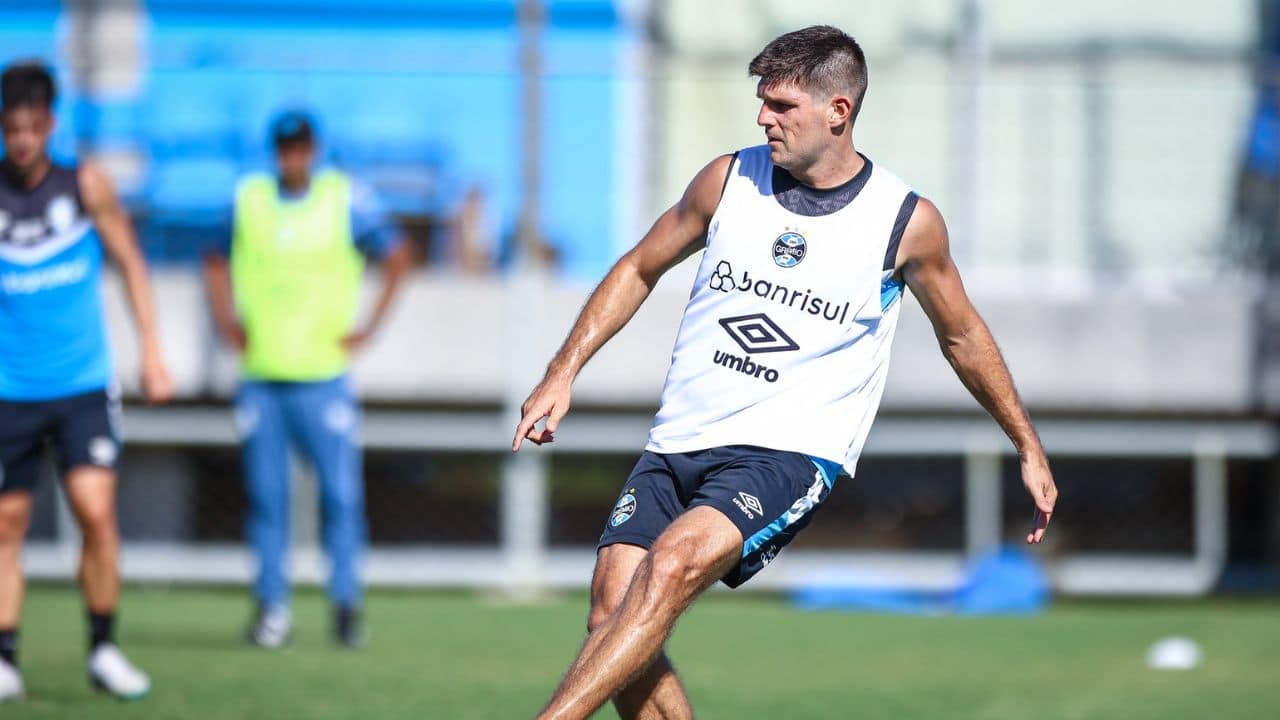 Kannemann tem atitude inusitada -durante reunião entre Renato e jogadores do Grêmio; - confira